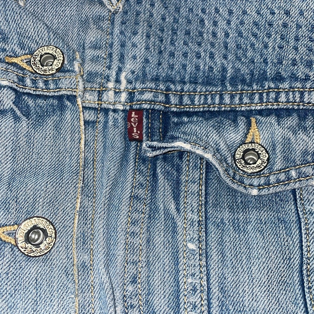 Levi’s distressed denim jean jacket with elbow patches and pockets - Picture 10 of 12